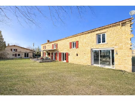 vente maison 9 pièces 250 m² saint-fraigne (16140)