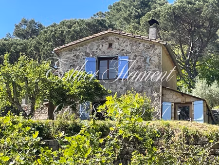 terrain 2000 m2 et mazet renove/ sous offre