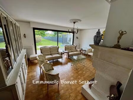 bergerac centre-ville  4 chambres  2 sdb  bureau  double-garage  jardin clos  piscine ...