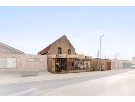 commercieel te koop in leisele met 4 slaapkamers