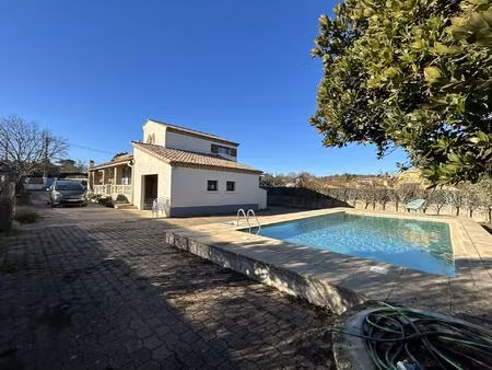 magnifique villa de 146m2 au sol sur 1518m2 de terrain avec piscine.