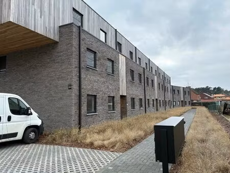 recent appartement  met lift bereikbaar  zuidgericht terras.
