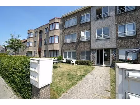 gerenoveerd tweeslaapkamer appartement met garage