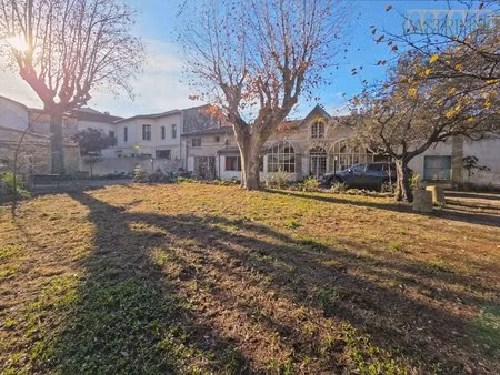 demeure de ville et village