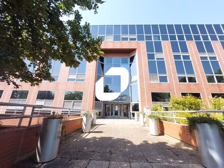 a louer  belles surfaces renovees