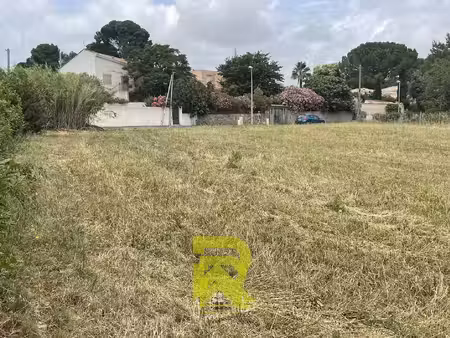 terrain constructible à servian hors lotissements