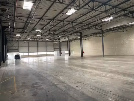 5324m2 divisible à partir de 2385m2 à louer à beauvais