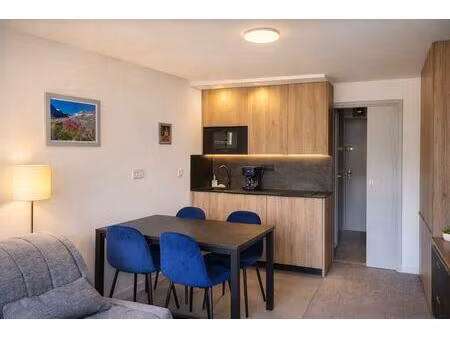 studio rénové exposé sud  à la daille