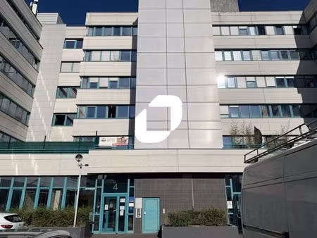 a louer  bureaux en pied de la future gare ligne 18