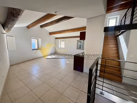 bel appartement t4 dans le centre de gigondas