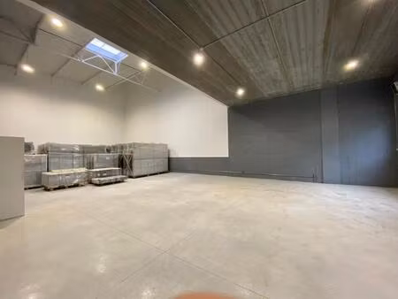 local d'activités de 1243m²