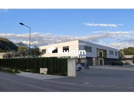 location local commercial