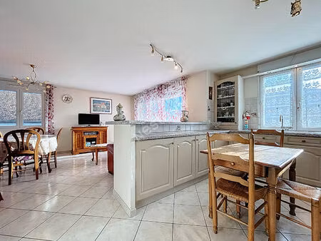 annecy (secteur meythet) _ appartement 3 pièces de 66 50 m²  avec balcon  garage et cave  