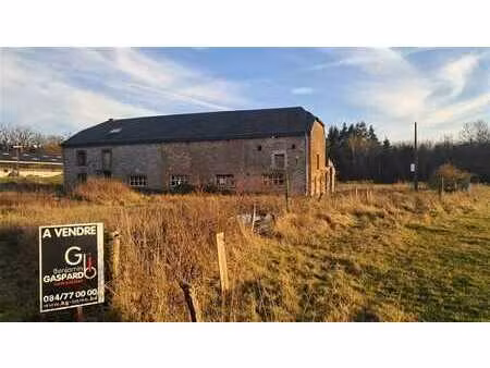 habitation sur +/- 7 hectares libres d'occupation