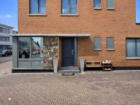 maison cinq chambres avec jardin et garage