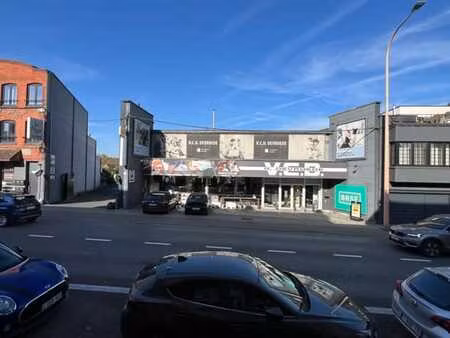 bien commercial / showroom à 1500 halle.