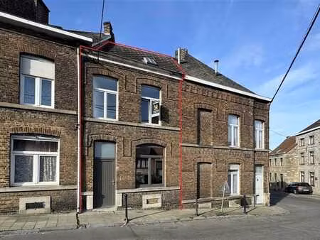 charmante maison 2 façades en bon état général