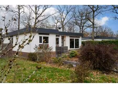 belle maison dans un quartier très prisé proche de marche