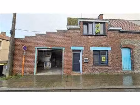 maison à rénover + garage et jardin