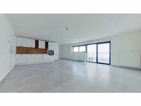 charmant appartement deux chambres avec balcon en plein c...