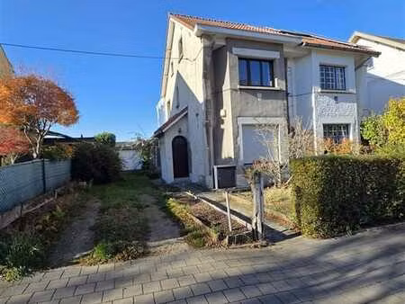 uccle – maison 3 façades avec jardin  à rénover