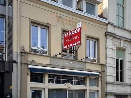 polyvalent handelshuis met bovenwoonst aparte ingang en in 2