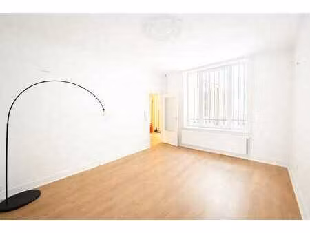 à louer – commerce rez-de-chaussée + sous-sol (± 110 m²)