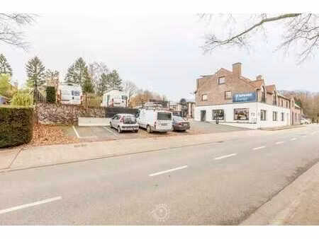 multifunctioneel kantoorgebouw met magazijnen