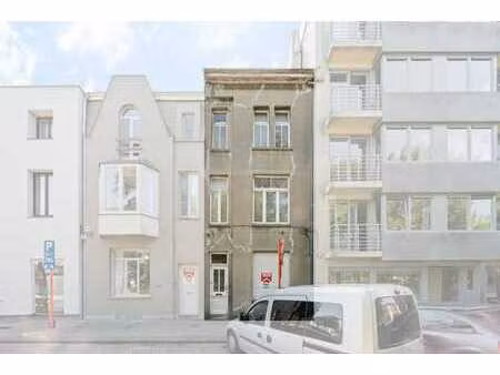 maison entièrement à rénover à vendre à ostende!