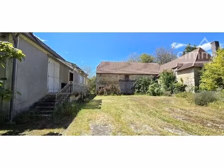 magnifique corps de ferme situé à moins de 10 minutes de hautefort