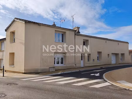 a vendre - maison de bourg avec annexe - montilliers - d5986