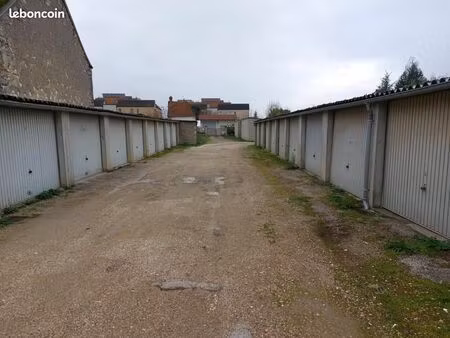 garage/box 13 m² sens