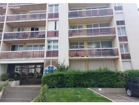 parking 70 m² maurepas