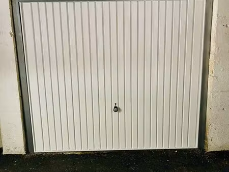 garage box 18m2 rare à cassis