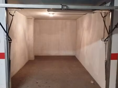 a louer - box fermé et sécurisé - paris 20e (gambetta)