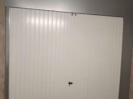 grand garage box fermé sécurisé – lyon 8 marius berliet / saint-gervais