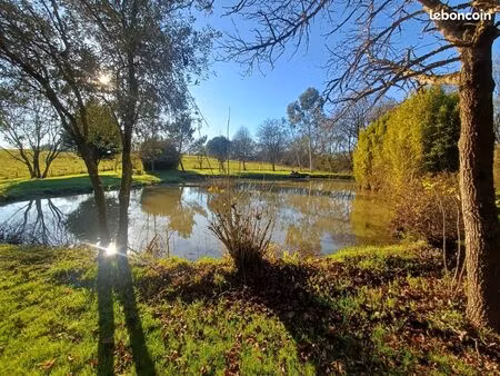 terrain loisirs et étang
