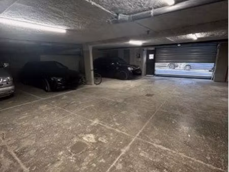 place de parking voiture ou motos