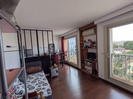 studio avec place de stationnement