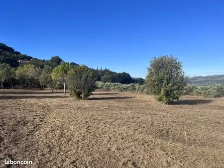 terrain 330 m² rognes