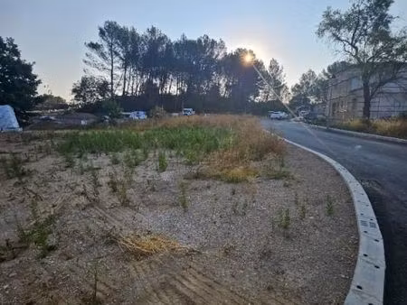 terrain 582 m² peynier