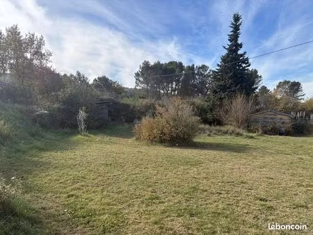 terrain 1 300 m² trets