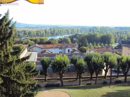 t3 a louer résidence privée