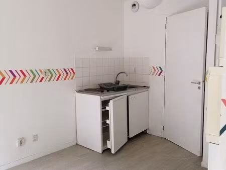 location appartement 1 pièce 28 m² à le mans (72000)