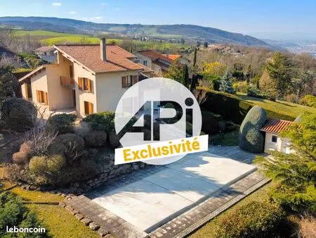 propriété 4 pièces 135 m²