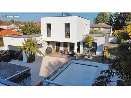 maison moderne communay avec piscine chauffée