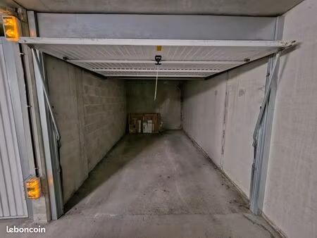 garage - parking box sécurisé 12 5m² à louer