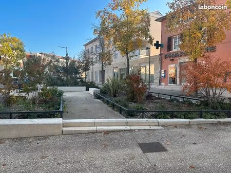 restaurant avec gaine plein cœur de village 134 m2