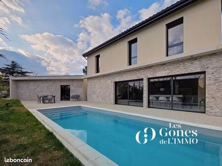 villa 4 pièces 180 m²