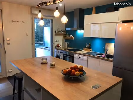 t3 proche part dieu sur le cours lafayette  côté cour intérieure - très calme location meu